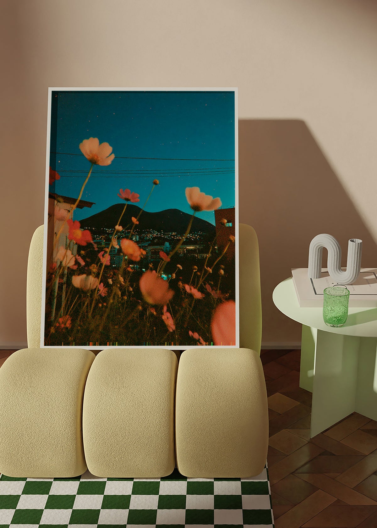 Stampa botanica fiori selvatici su città al crepuscolo