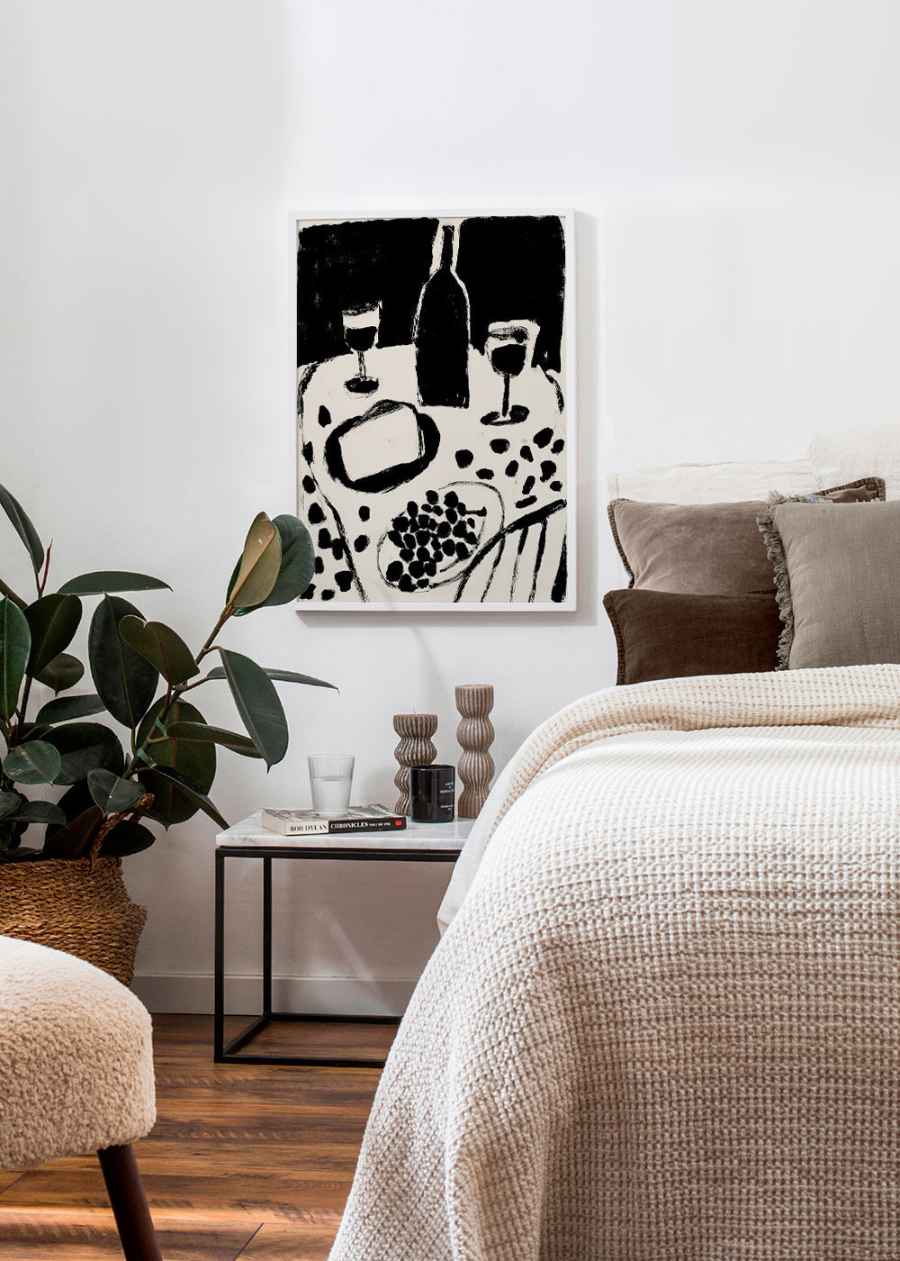 Arte da cucina: bottiglia e uva in monocromo