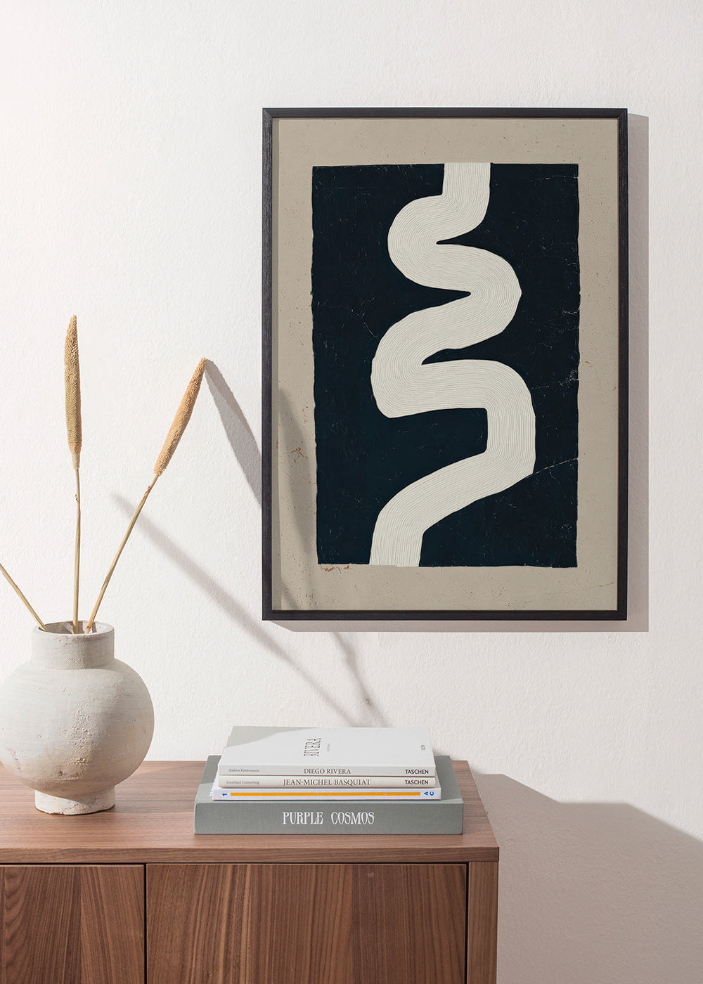 Stampa minimalista curva bianca su fondo scuro