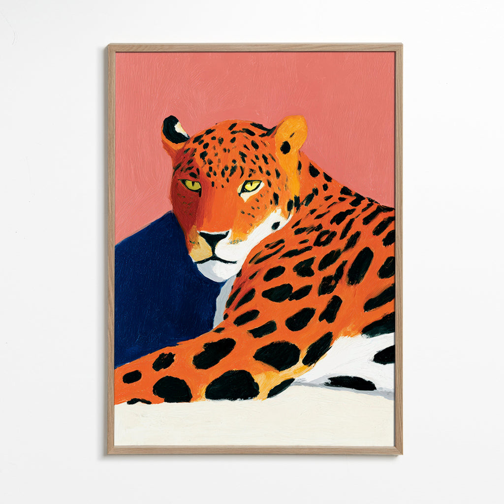 Quadro: Leopardo riposante su sfondo rosa