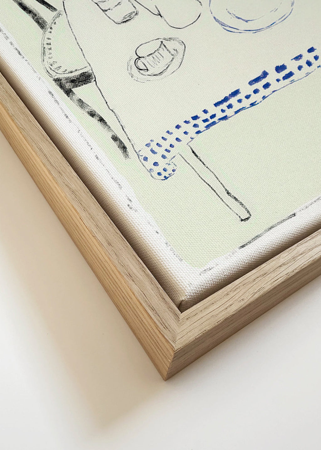 Arte da cucina: bottiglia blu e stoviglie minimal