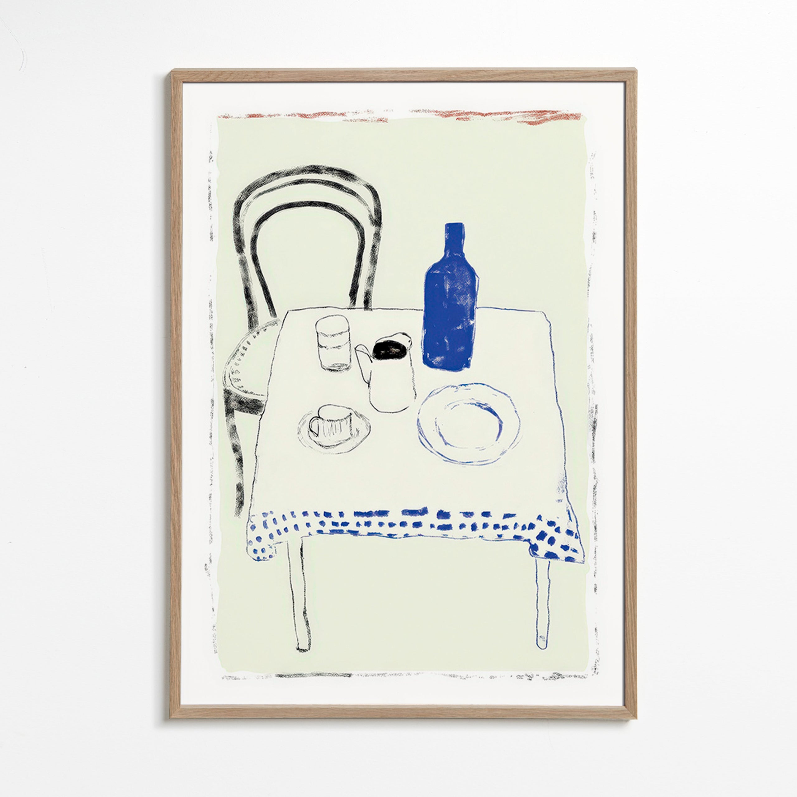 Arte da cucina: bottiglia blu e stoviglie minimal