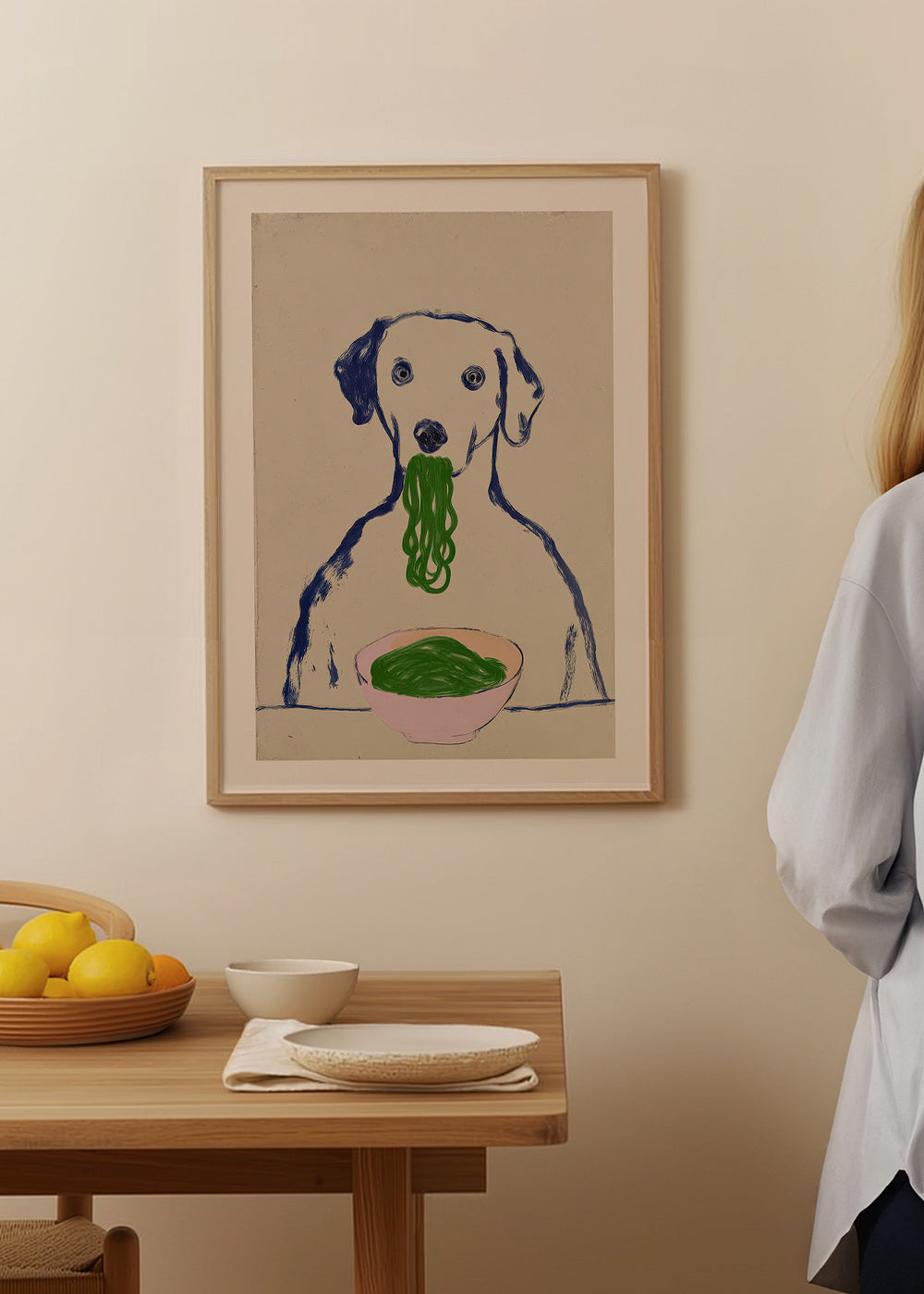 Arte da cucina: cane che mangia noodle