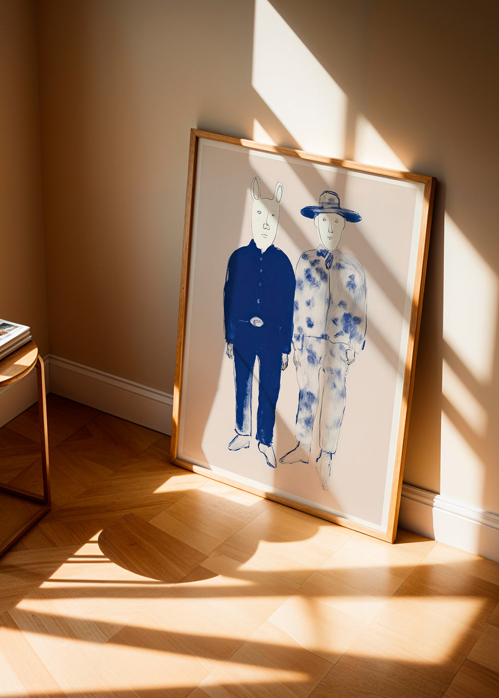 Illustrazione di due figure con coniglio in inchiostro blu