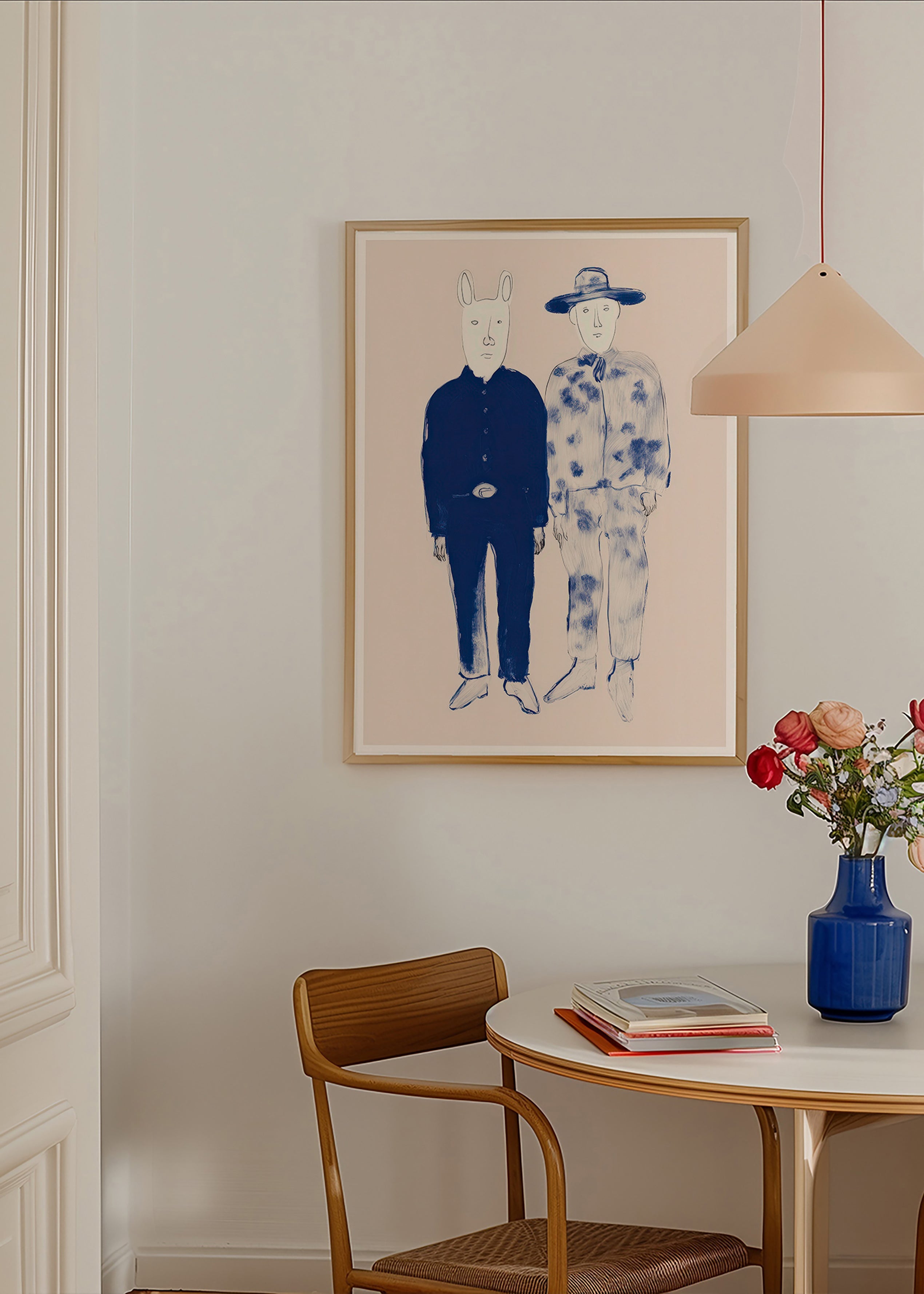 Illustrazione di due figure con coniglio in inchiostro blu
