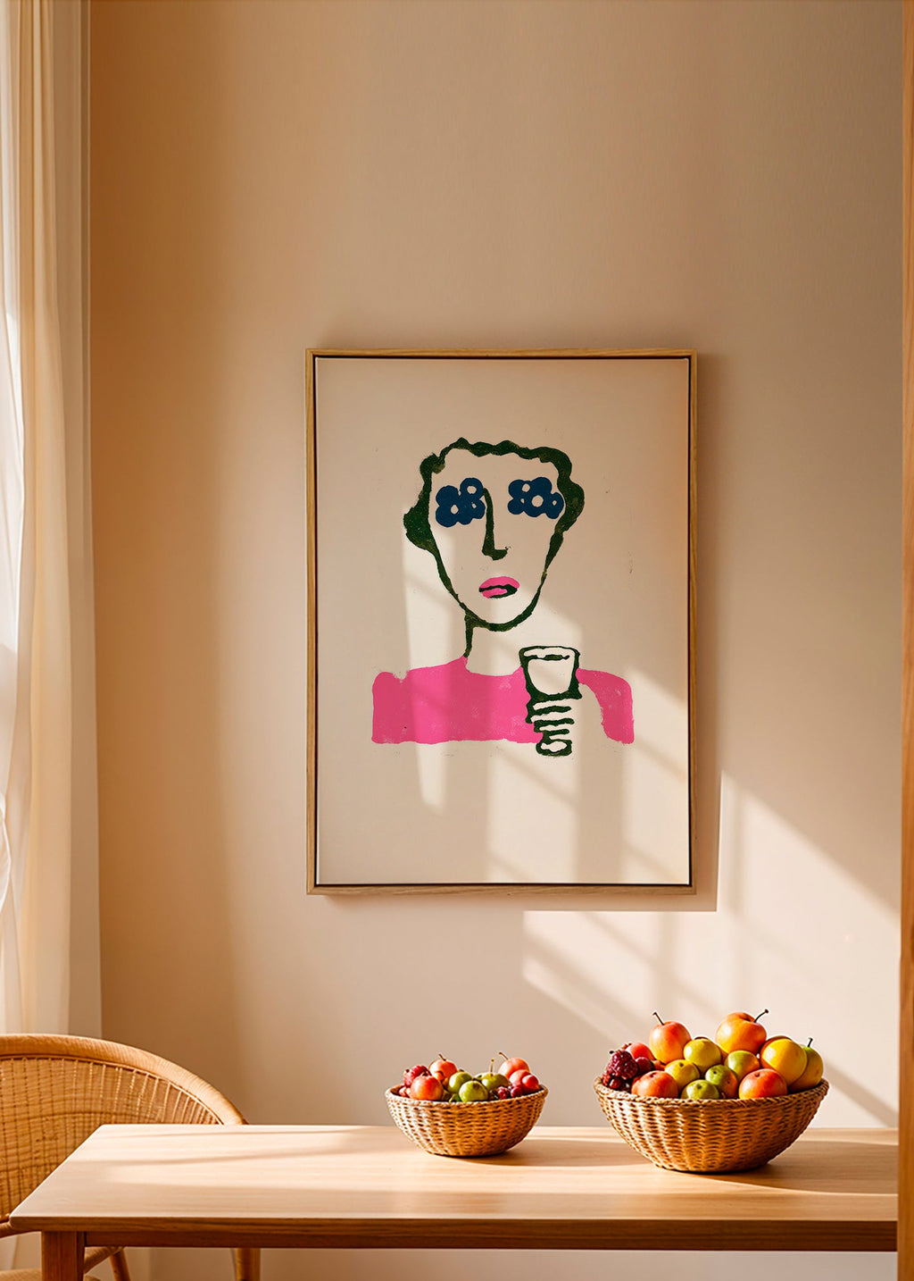 Illustrazione floreale con figura e bicchiere