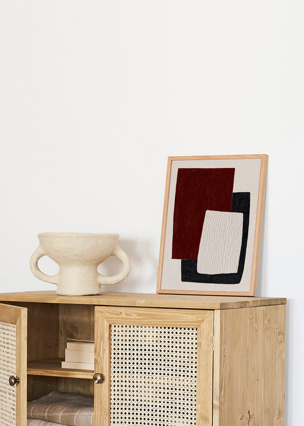 Quadro geometrico con forme bordeaux sovrapposte
