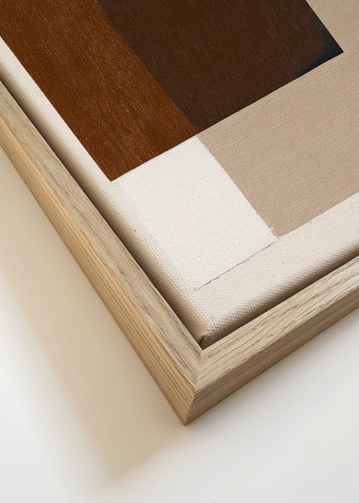 Design minimal con blocchi terrosi sovrapposti