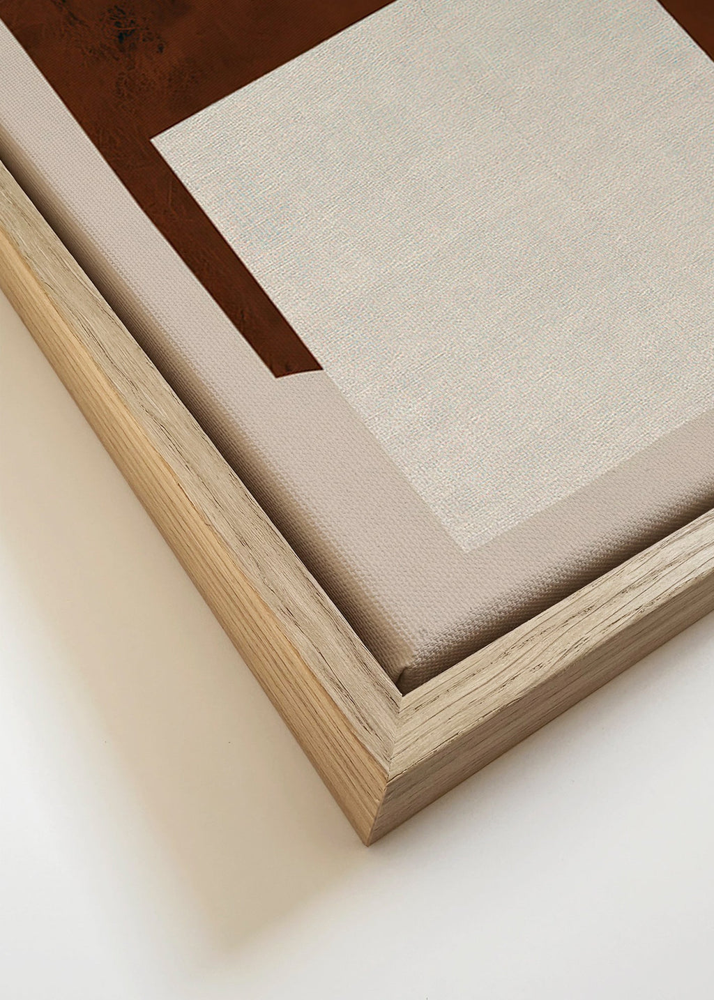 Design minimalista con forme marroni e crema