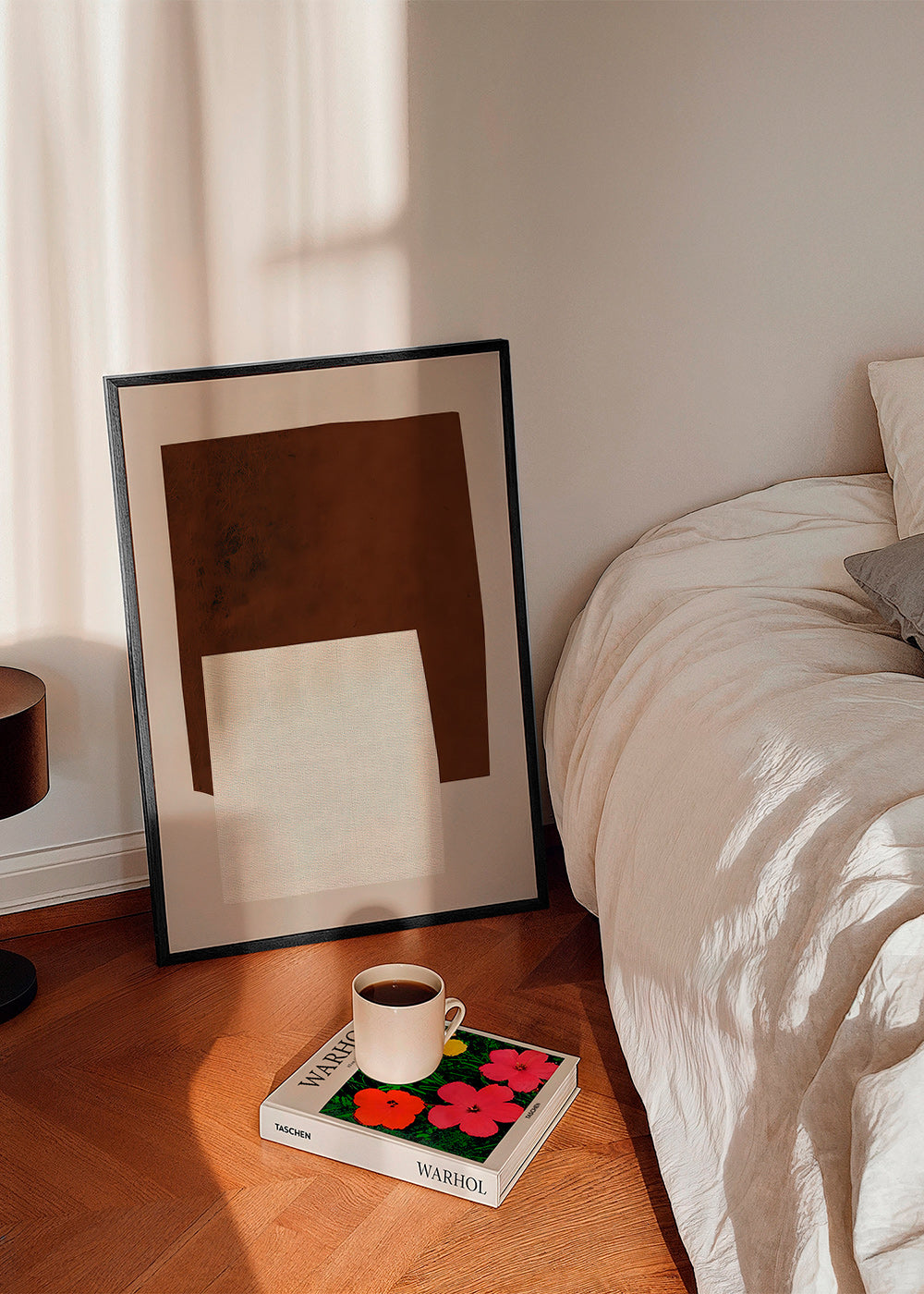 Design minimalista con forme marroni e crema