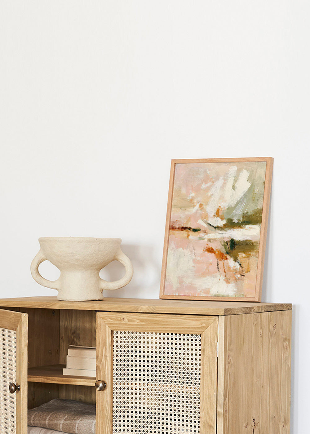 Quadro astratto petali soffici e gesto pittorico