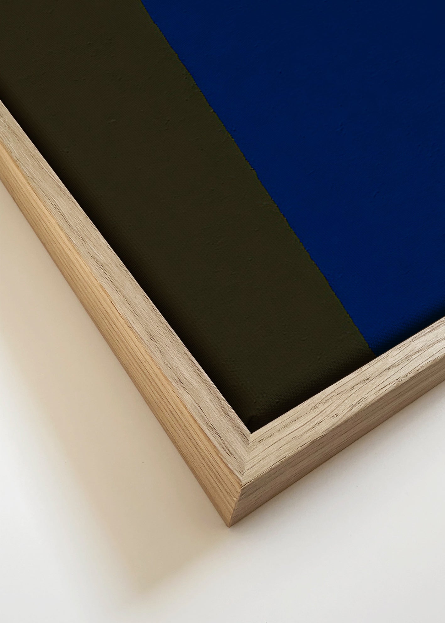 Quadro geometrico con blocco blu verticale