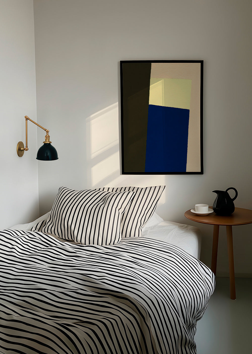 Quadro geometrico con blocco blu verticale