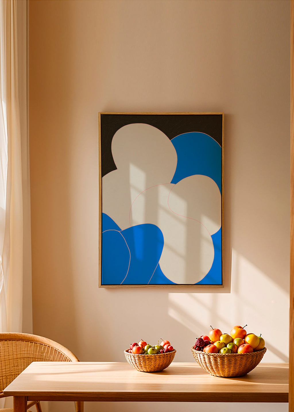 Quadro astratto con forme organiche blu e bianco