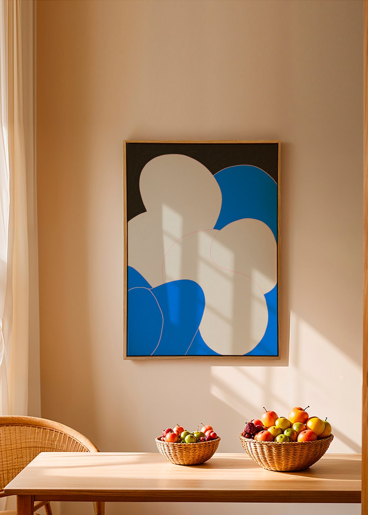 Quadro astratto con forme organiche blu e bianco