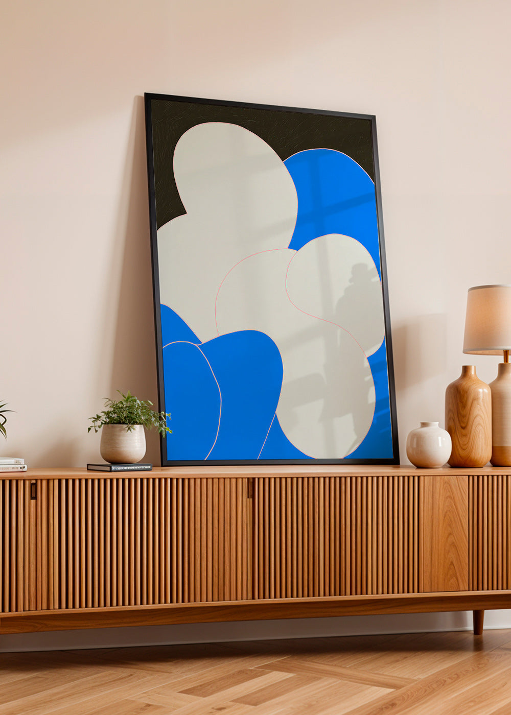 Quadro astratto con forme organiche blu e bianco