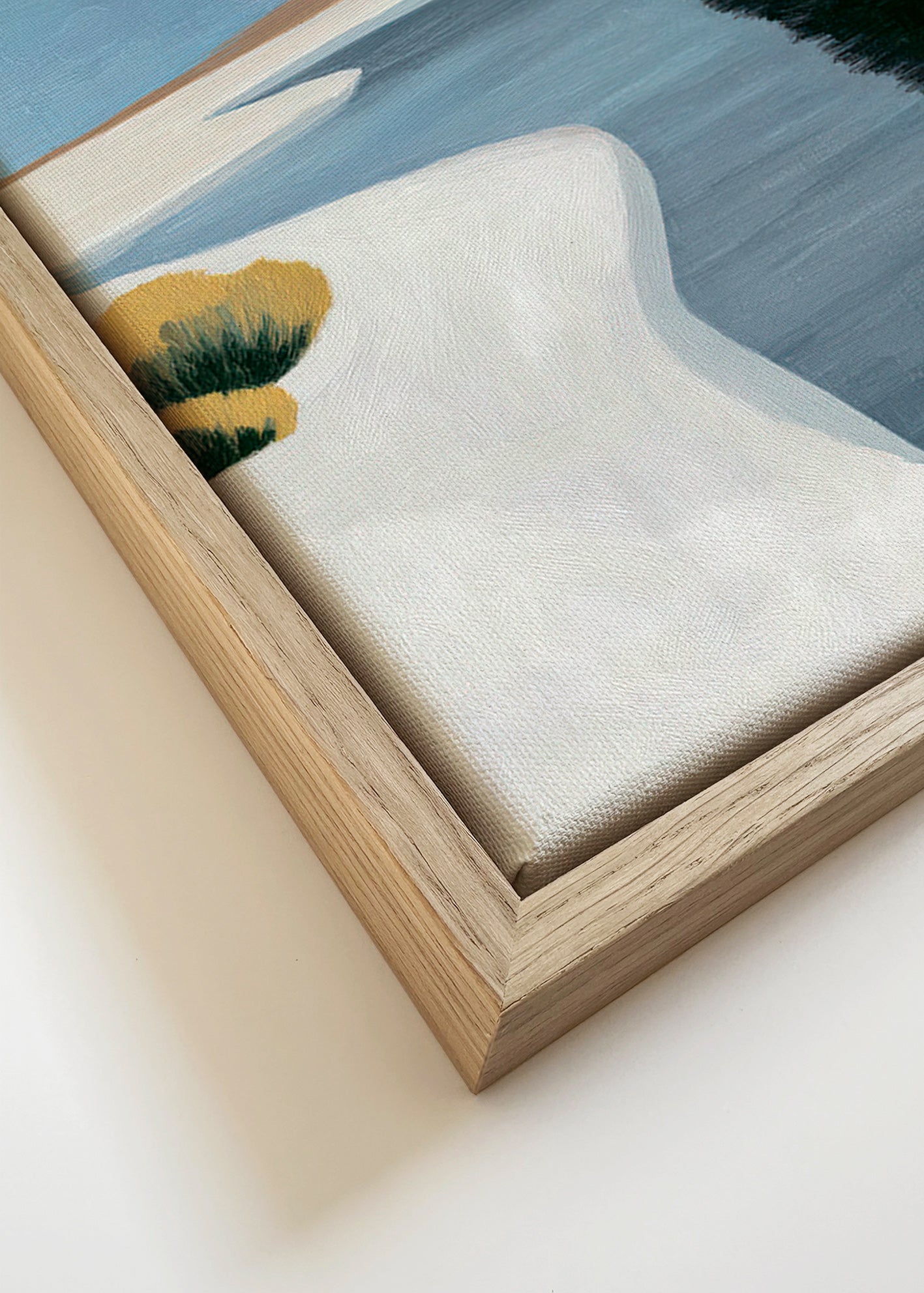 Arte paesaggistica: estuario minimalista con scogliera scura
