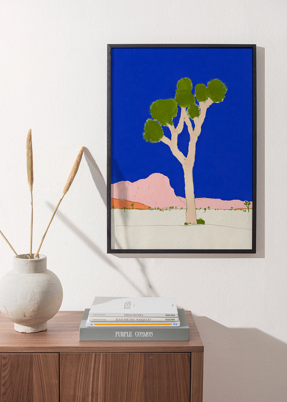Arte paesaggistico: albero del deserto su cielo blu vivido