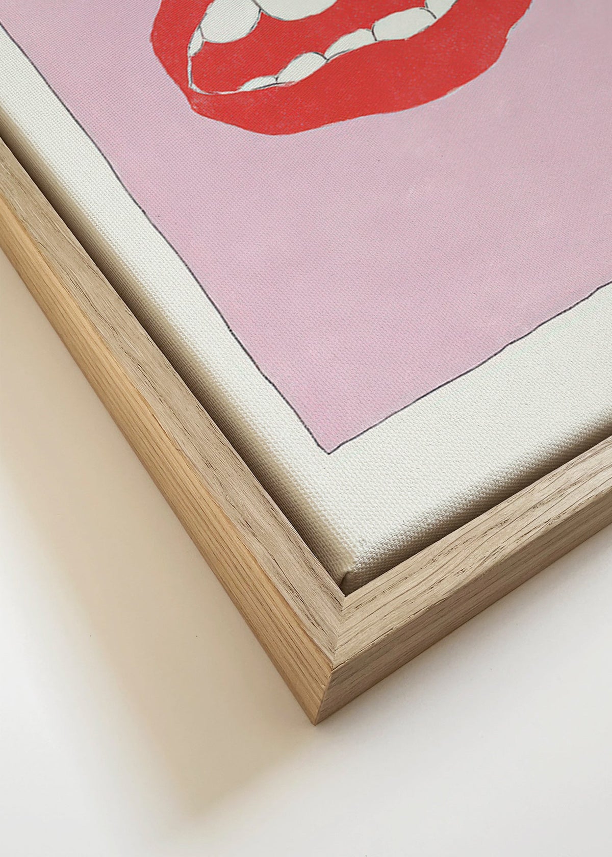Illustrazione labbra rosse su sfondo rosa