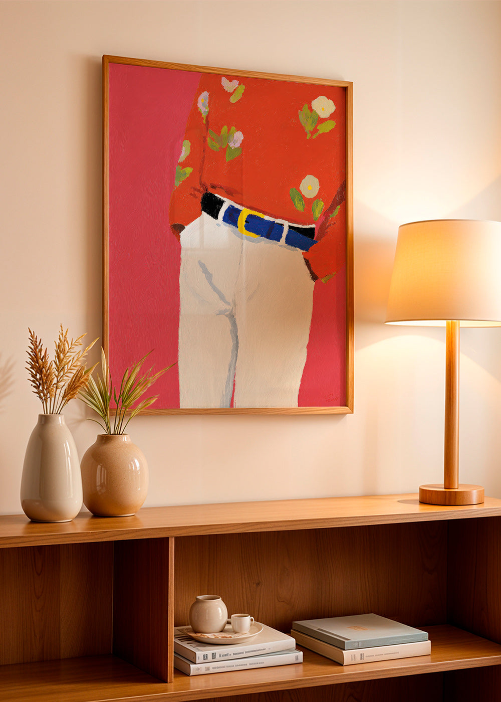 Illustrazione torso con camicia floreale su sfondo rosa