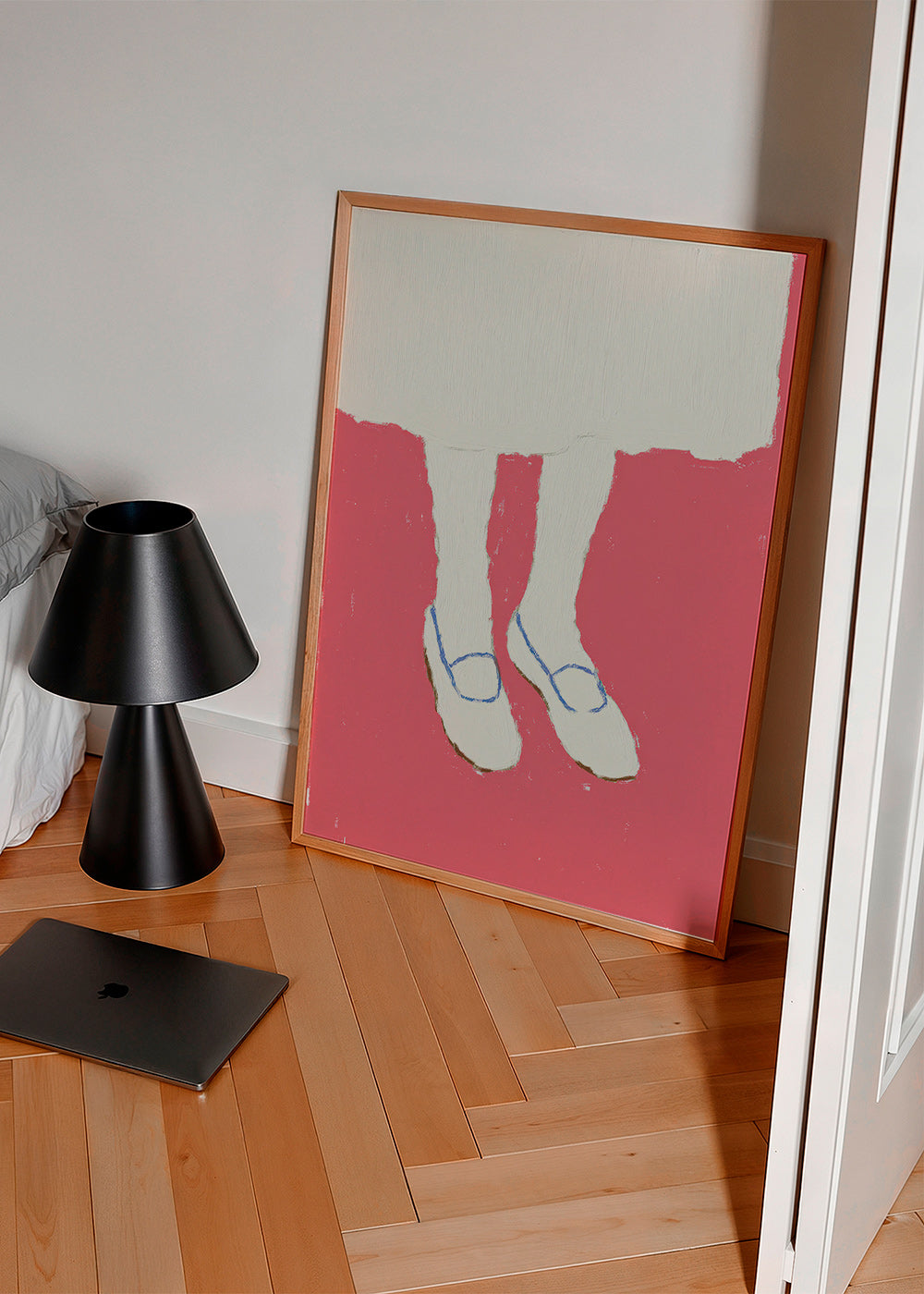 Illustrazione di gambe con scarpe rosa