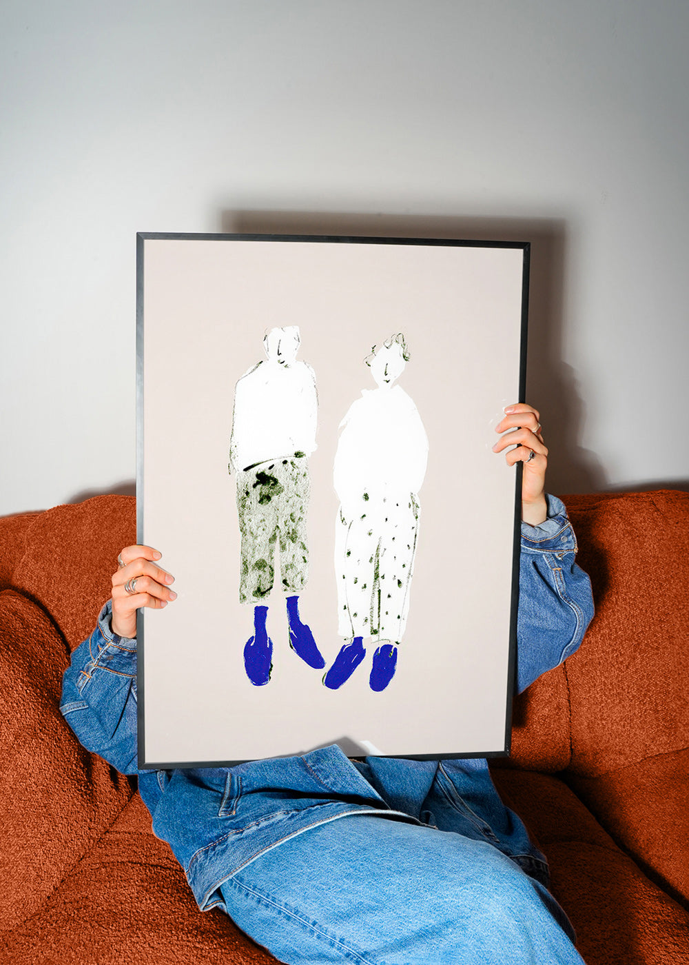 Illustrazione minimal di coppia con stivali blu