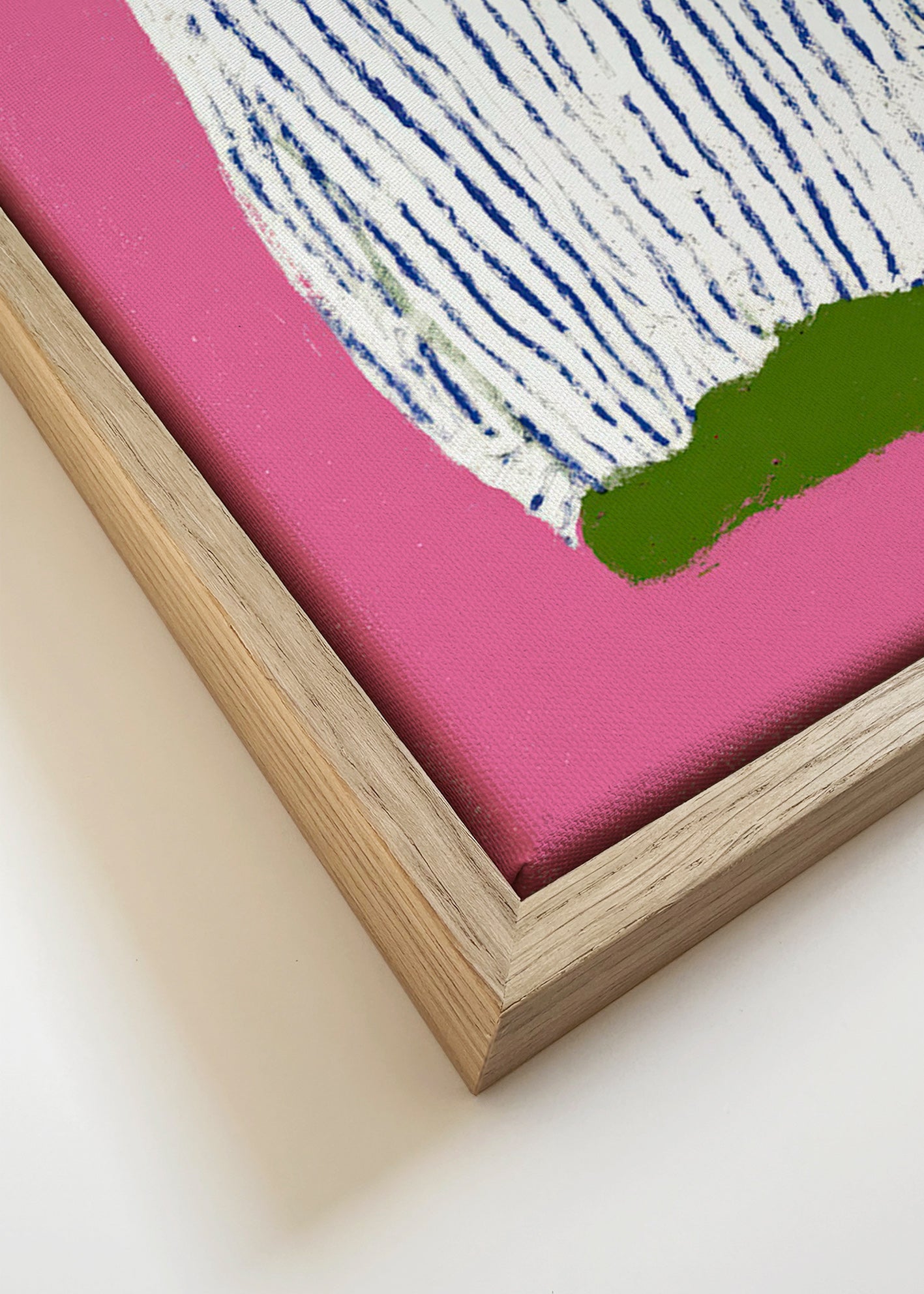 Illustrazione camicia a righe su sfondo rosa