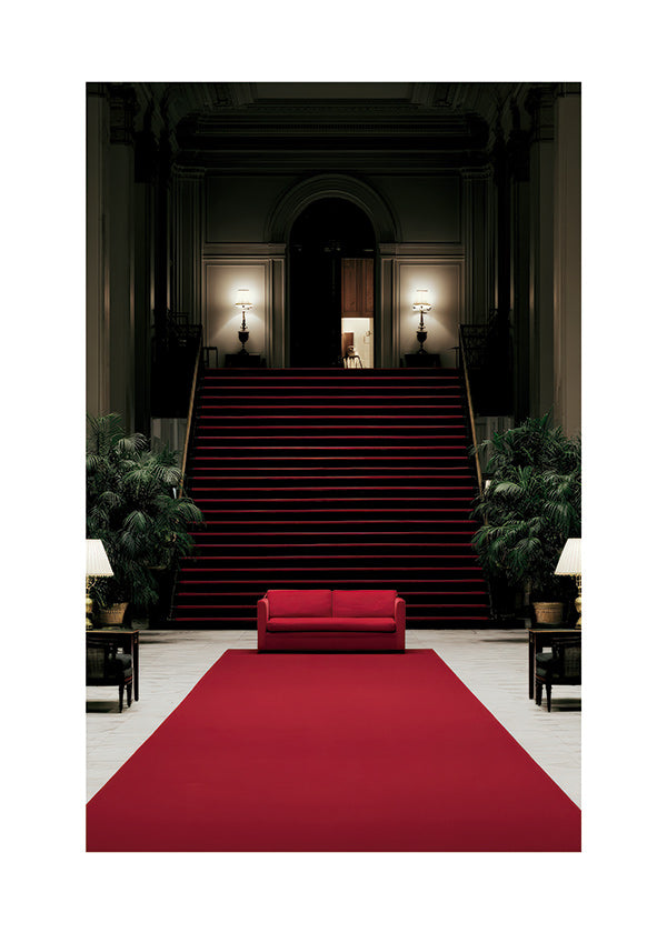 Fotografia di scala con tappeto rosso