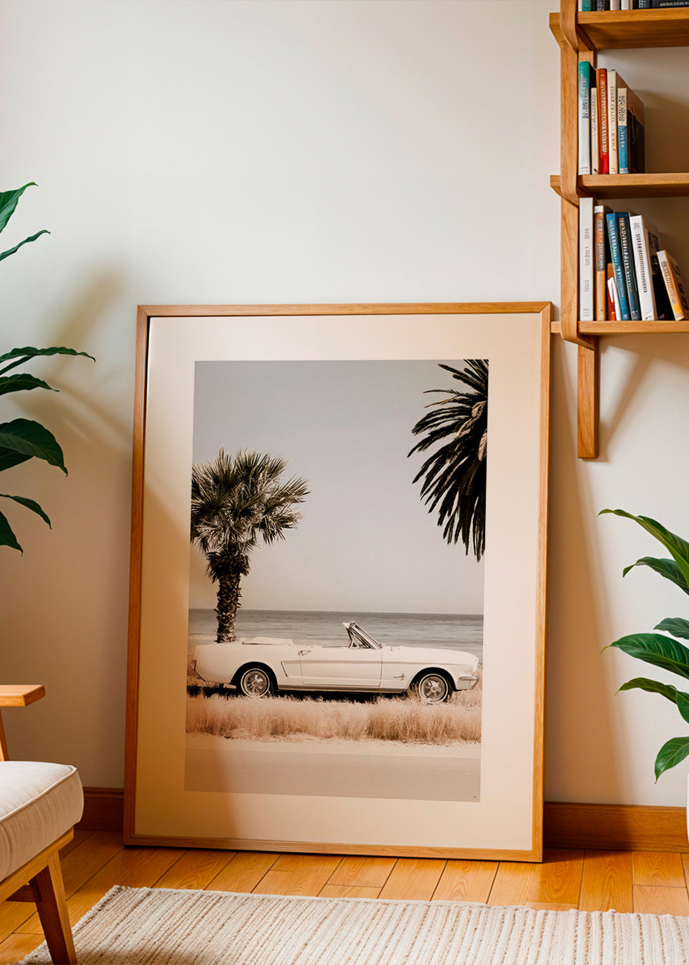 Fotografia di auto d'epoca vicino al mare