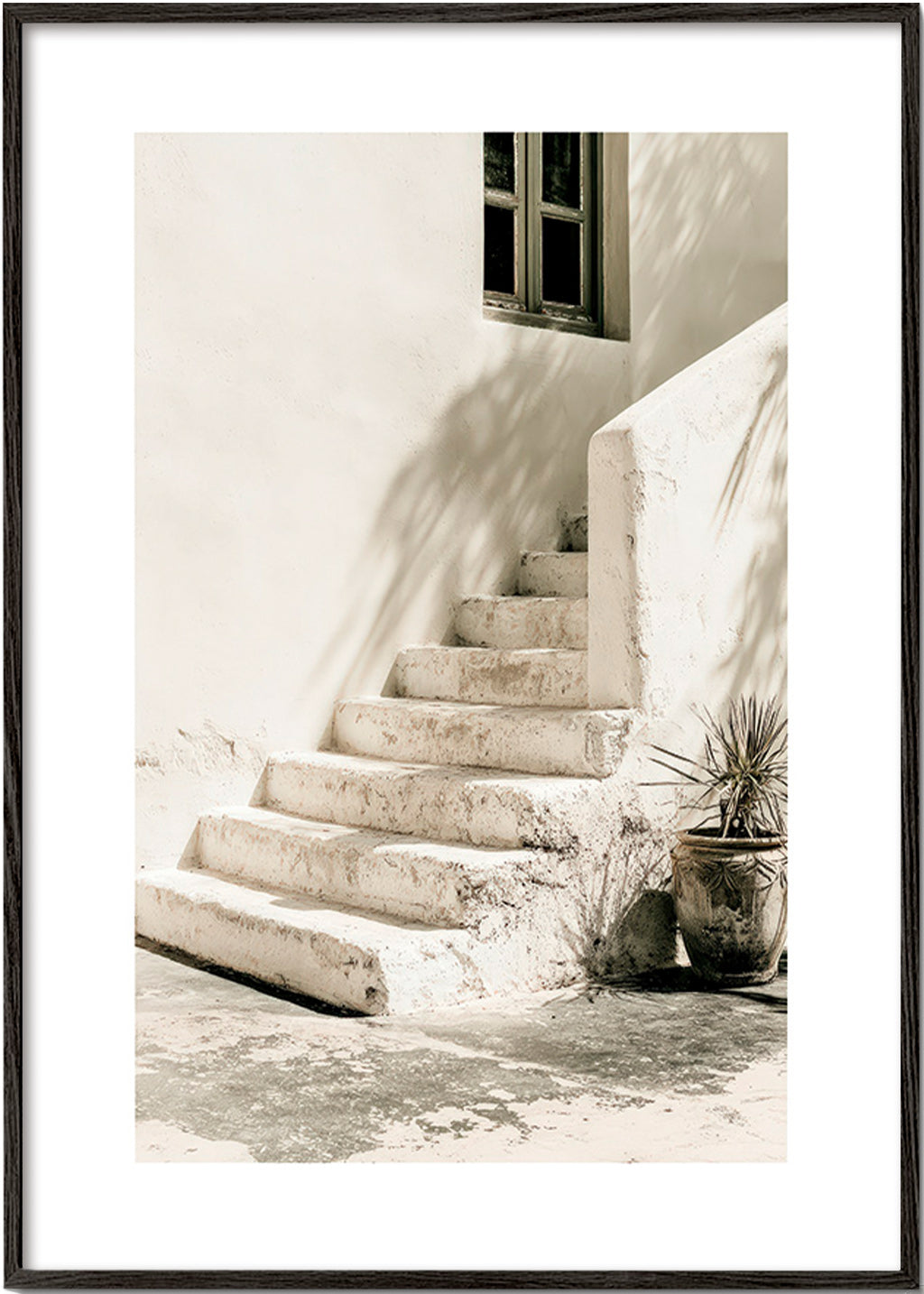 Photograph di scale bianche con pianta