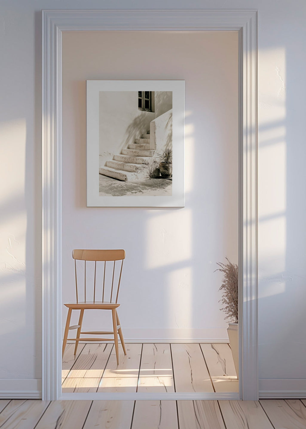 Photograph di scale bianche con pianta