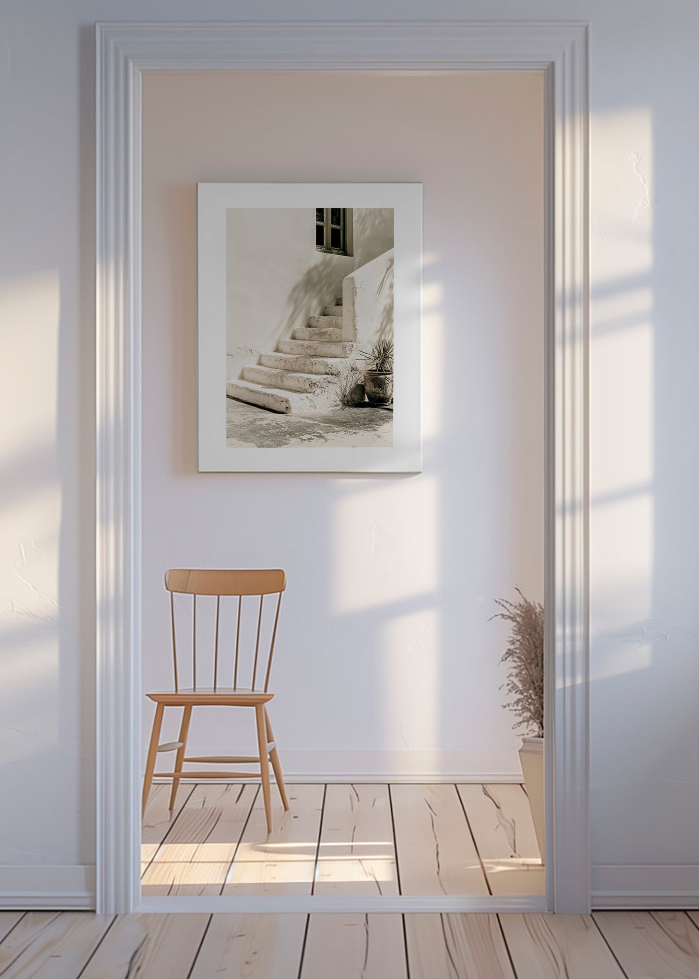 Photograph di scale bianche con pianta