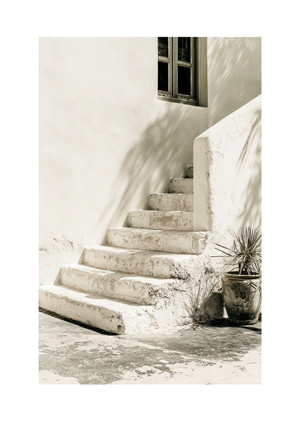 Photograph di scale bianche con pianta