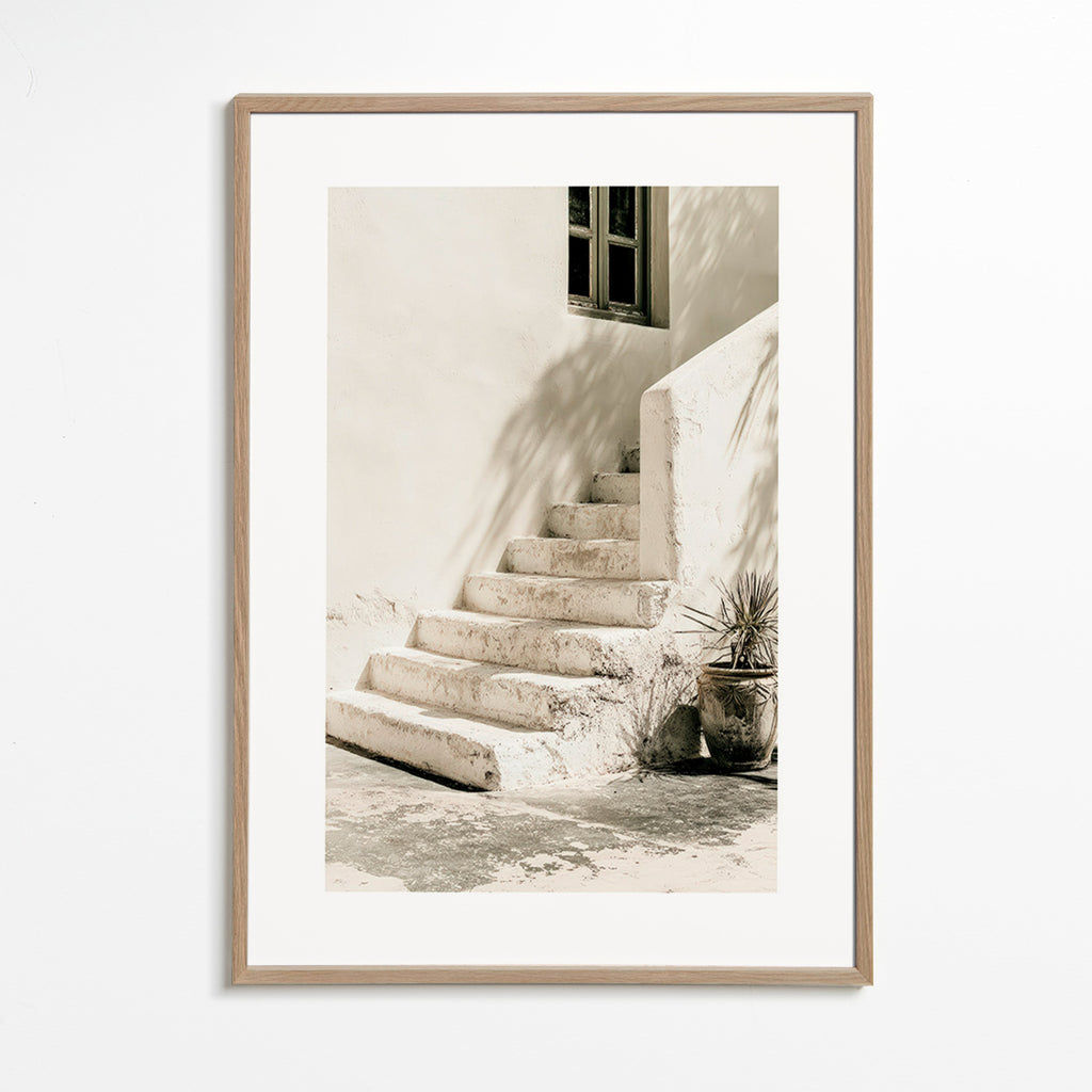 Photograph di scale bianche con pianta