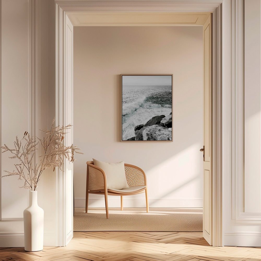 Arte paesaggistica: scogliera e onda in bianco e nero