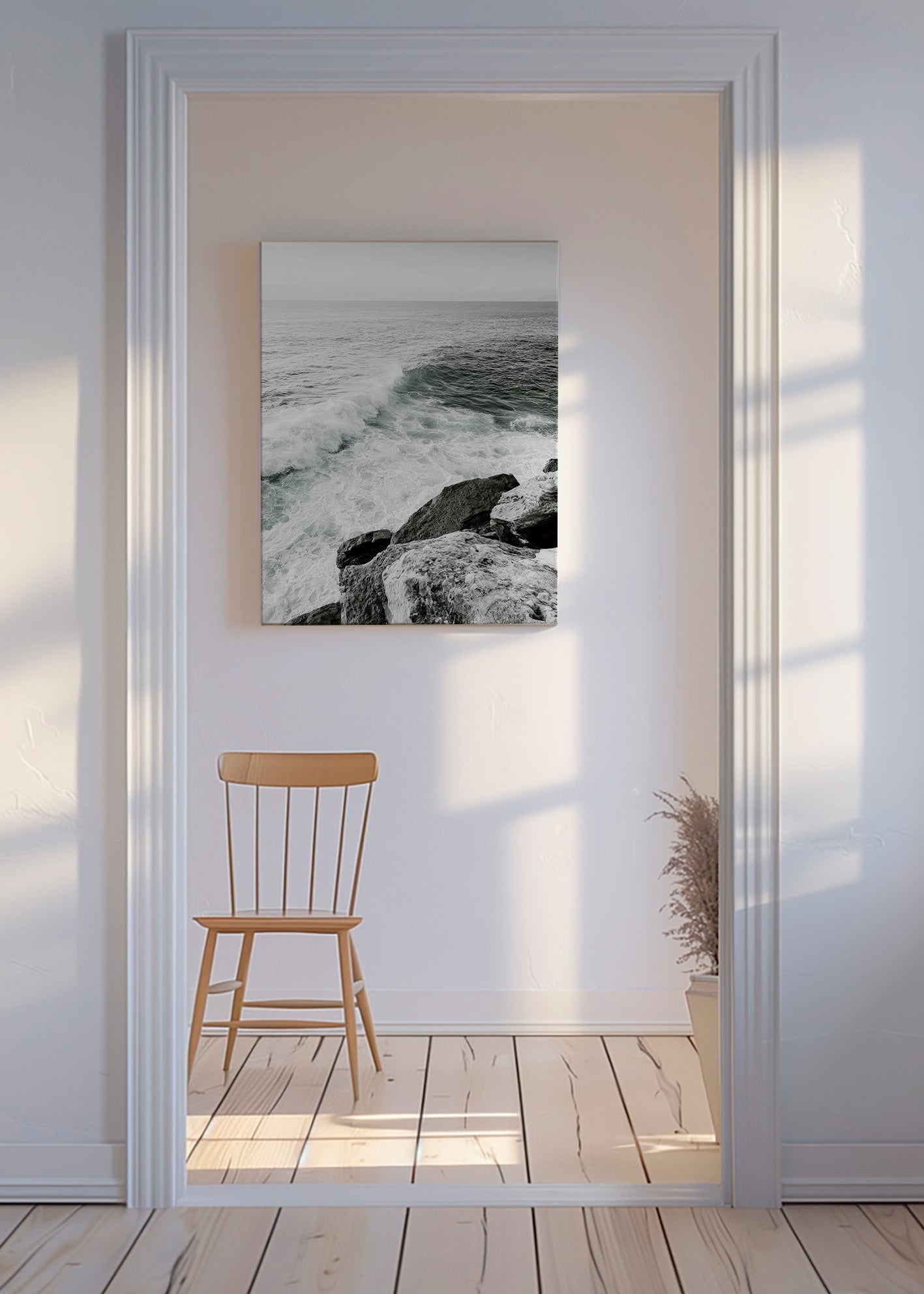 Arte paesaggistica: scogliera e onda in bianco e nero