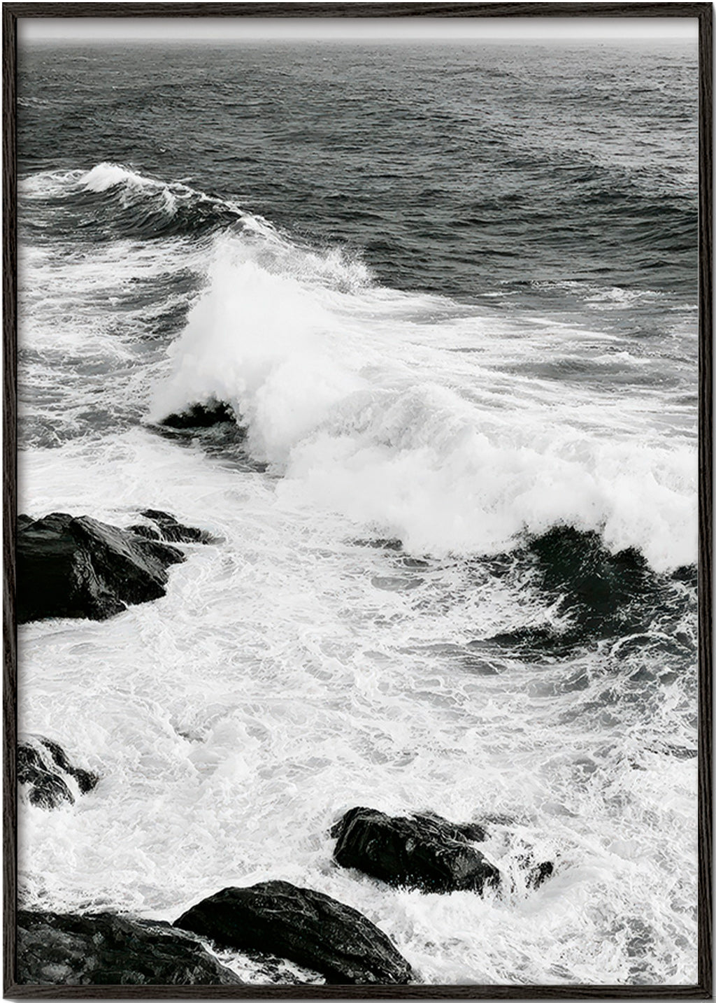 Quadro paesaggistico marino in bianco e nero con onde
