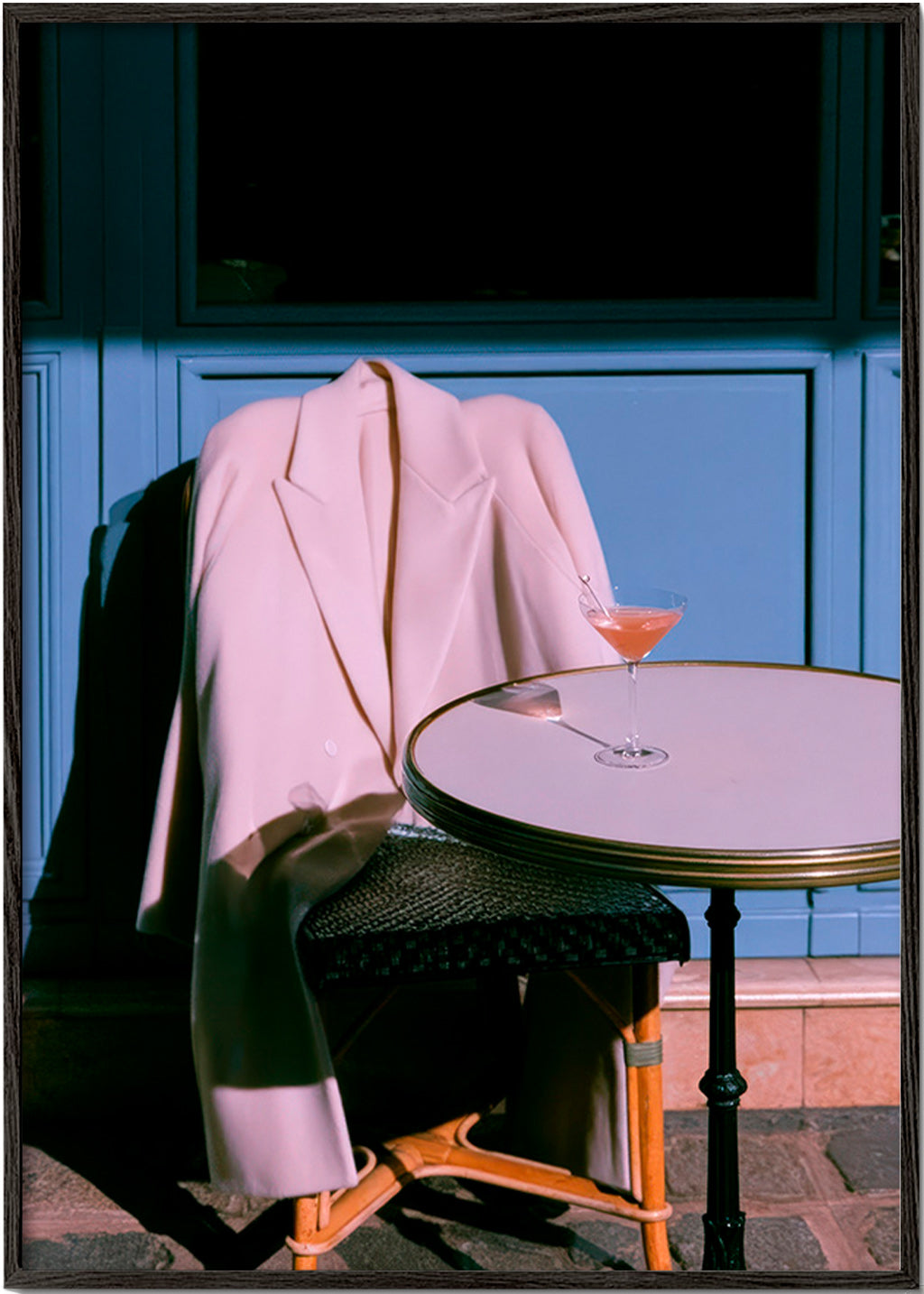 Fotografia giacca rosa e cocktail in terrazza