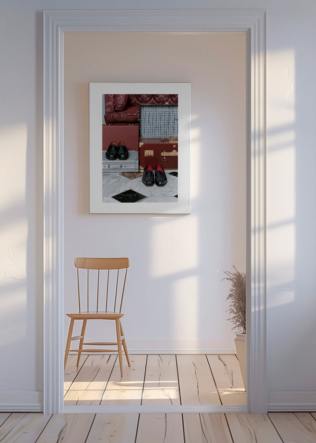 Quadro di viaggio con bauli vintage e mocassini lucidati
