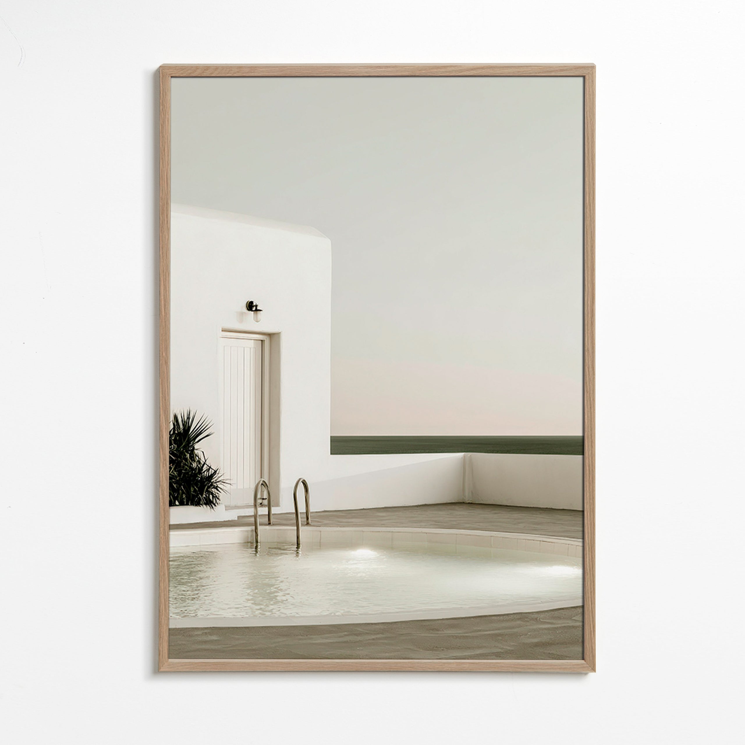 Fotografia di piscina minimalista e architettura bianca