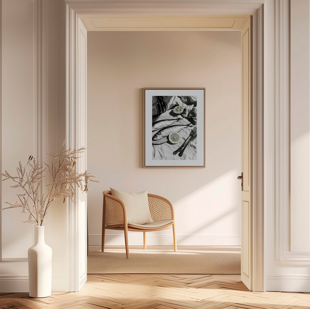 Arte da cucina: natura morta di sardine e limone in bianco e nero