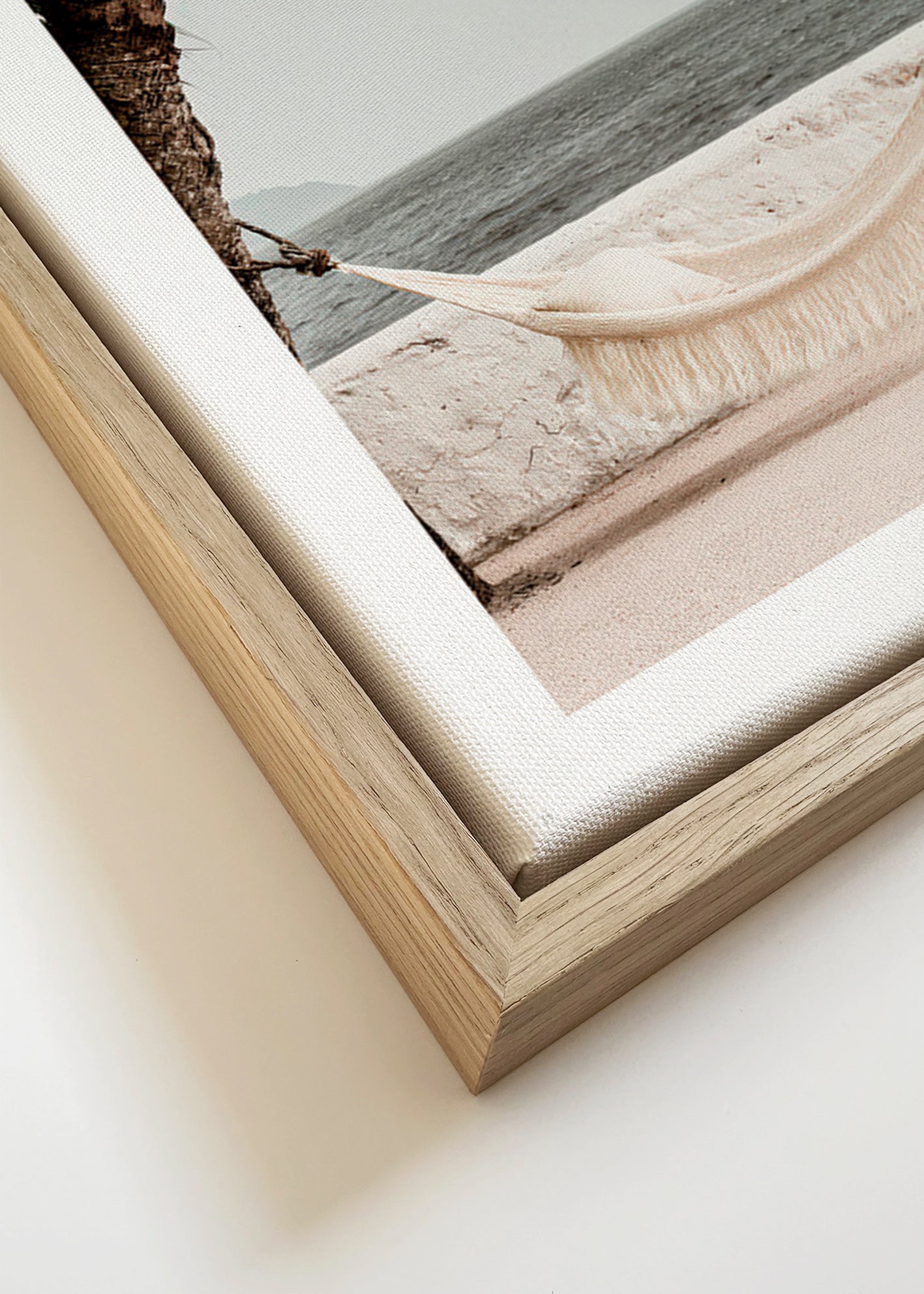 Arte paesaggistica con amaca e palma