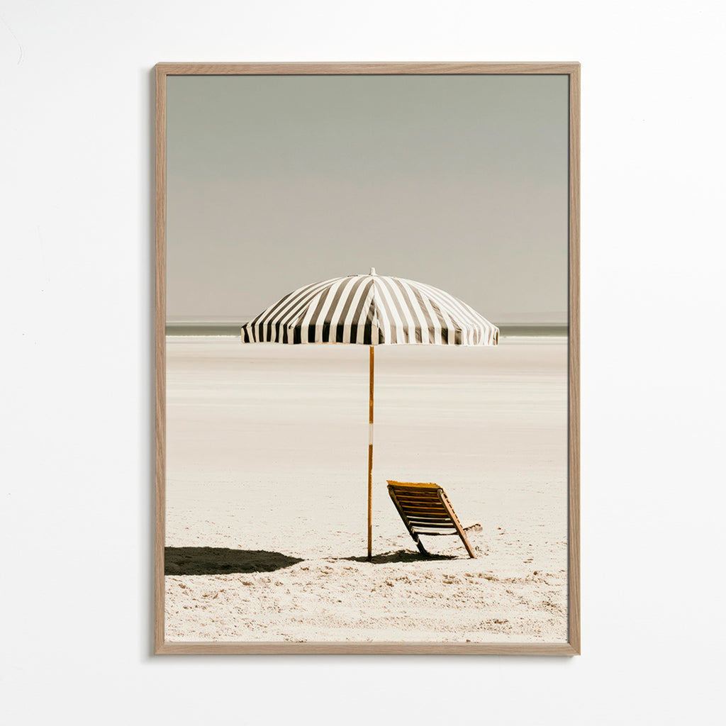 Quadro paesaggio con ombrellone solitario