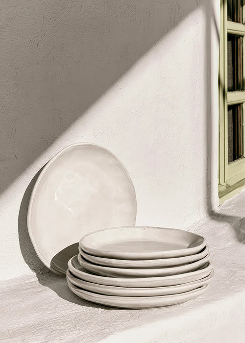 Arte da cucina: ceramica bianca e luce naturale