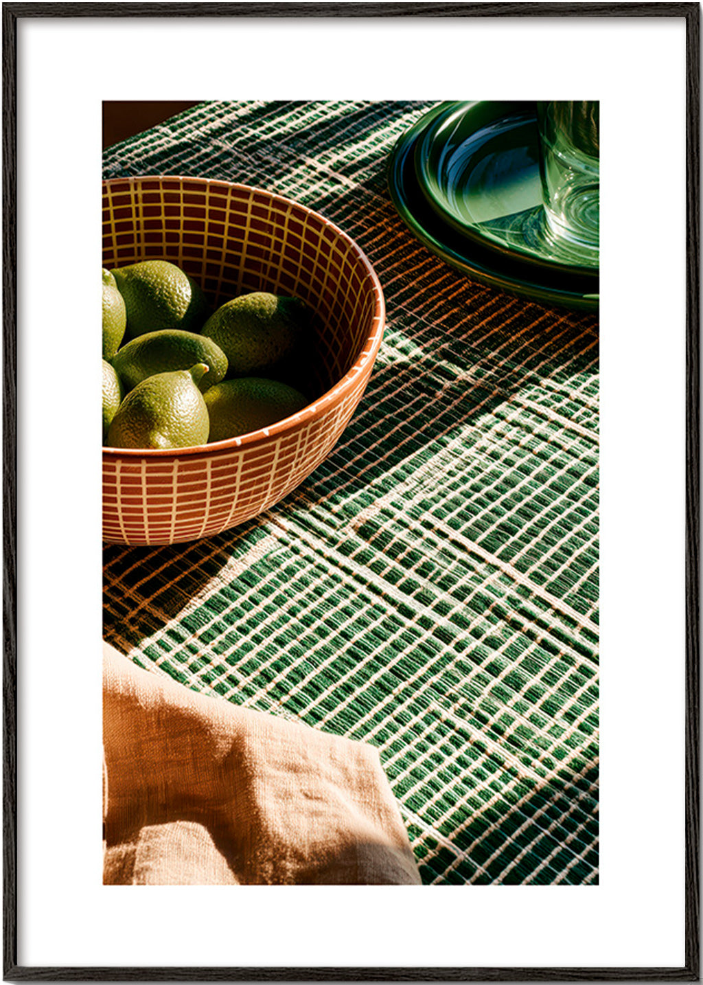 Arte da cucina con lime in ciotola e tessuto grafico