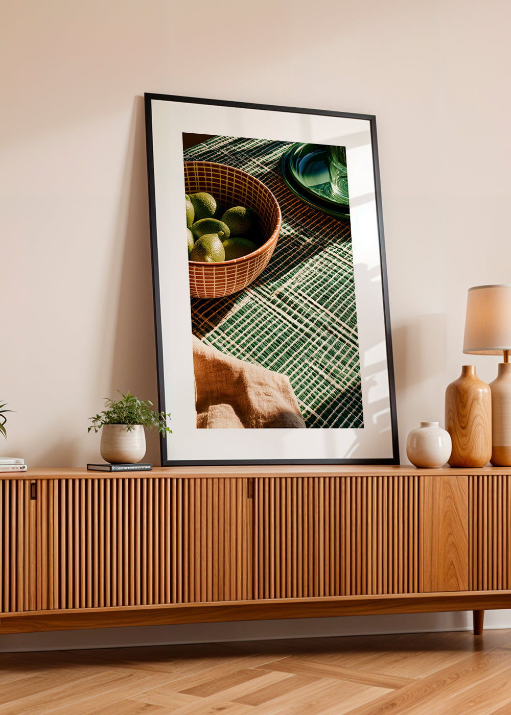 Arte da cucina con lime in ciotola e tessuto grafico