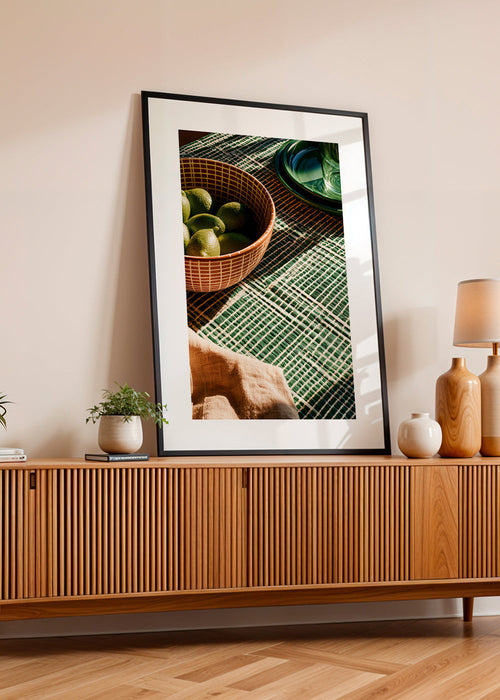 Arte da cucina con lime in ciotola e tessuto grafico