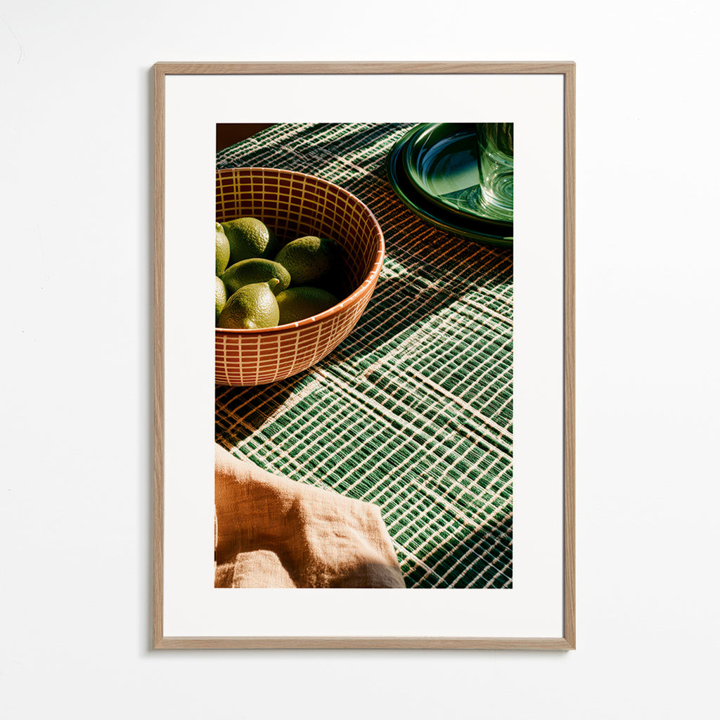 Arte da cucina con lime in ciotola e tessuto grafico