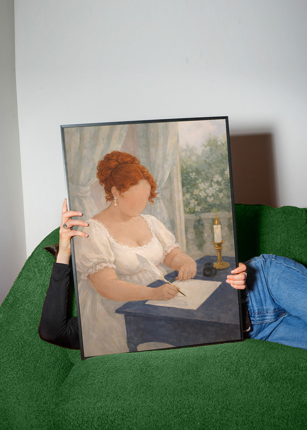 Illustrazione di dama che scrive alla candela